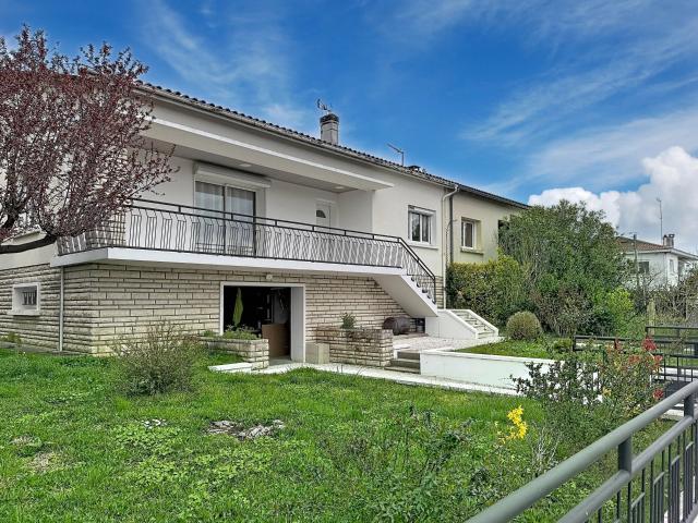 Maison lumineuse à Chaniers – Hors zone inondable