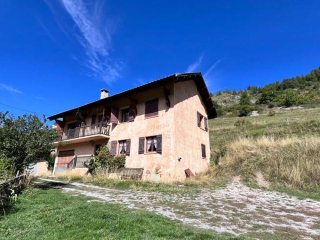 Maison lumineuse à flanc de Montagne