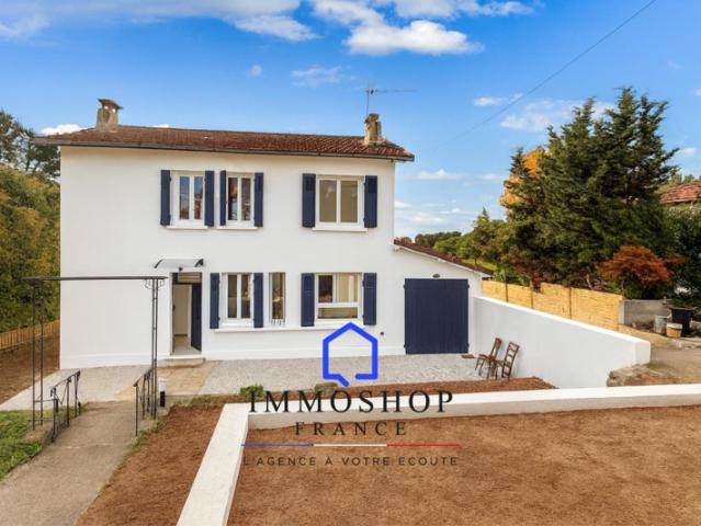 Maison lumineuse composée de 3 chambres, située dans le sect