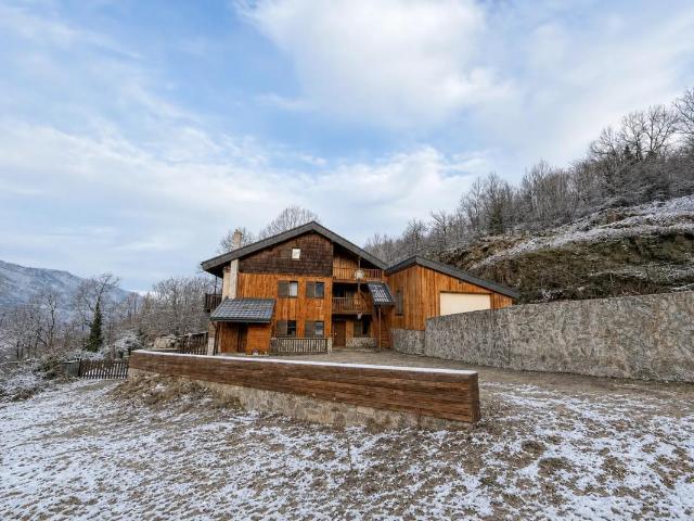 Chalet lumineux de 11 pièces à Ax les Thermes
