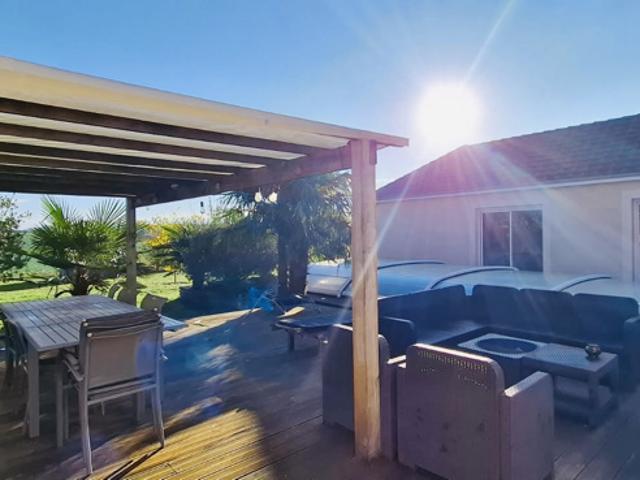 Maison lumineuse, 5 chambres avec piscine et vue sur la natu
