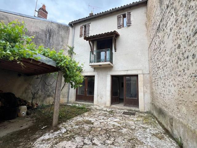 Maison Lussac Les Chateaux 6 pièce s