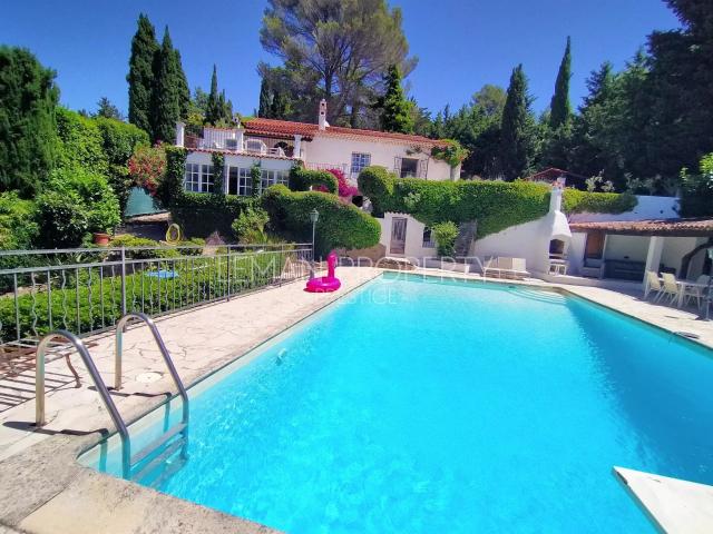 Maison MOUGINS GRANDE BASTIDE 270 M2 avec APPARTEMENT INDEPENDANT