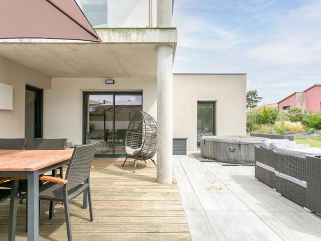 Maison Mouzillon 6 P. 4 Chs. Bureau. 138.77 M². T 681 M². Garage. Terrasse. Balcon