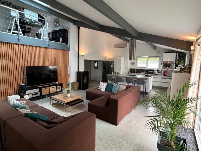 MAISON MODERNE 4 PIECES 156 M2