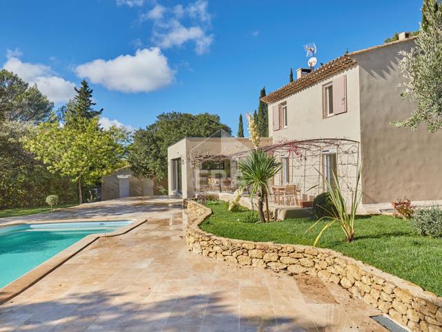 Maison moderne 6 pièces 180 m2 avec piscine sur 3700 m2 de terrain !