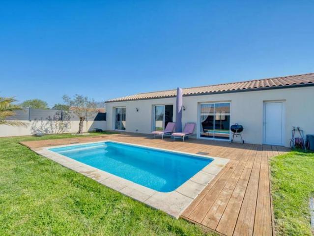Maison moderne 95m² avec jardin et piscine à Saint Agnant