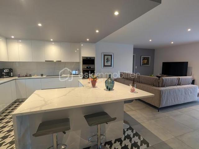 Maison contemporaine 107m2 + Garage 15m2 3 chambres dont 1 suite parentale Terrain 530m2 Centre Laruscade