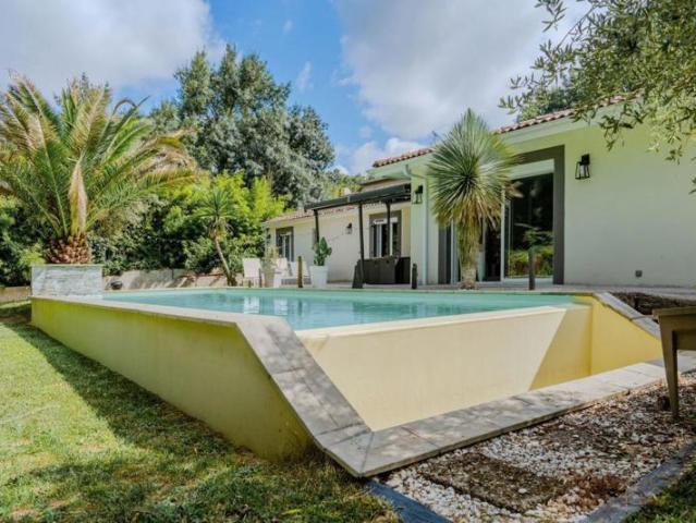 Maison moderne 160m² avec piscine à débordement au calme absolu