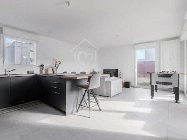 Maison moderne T4 – Rooftop, garage, tram à pied !