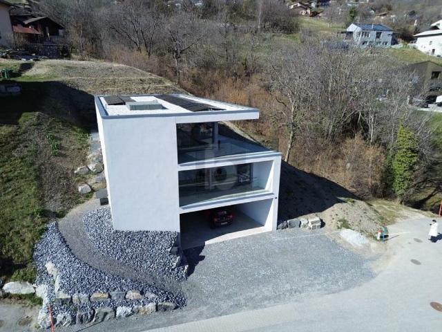 MAISON MODERNE AVEC ASCENSEUR ET PANORAMA