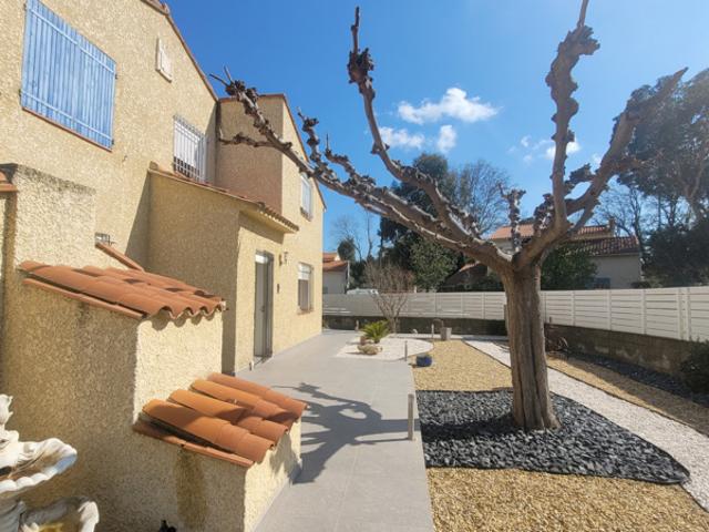 Maison moderne avec panneaux solaire, jacuzzi et bureau Pr