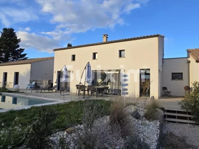 Maison moderne avec piscine et spa à Malaucène