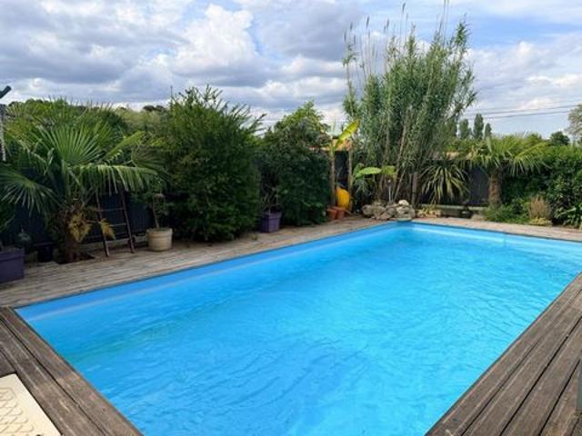 Maison moderne avec piscine, prête à vivre