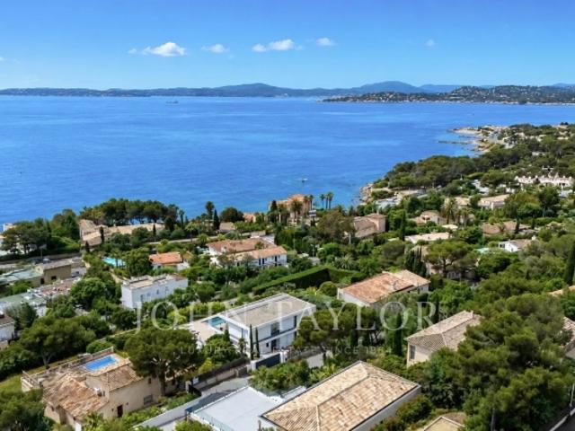 Maison moderne avec vue mer