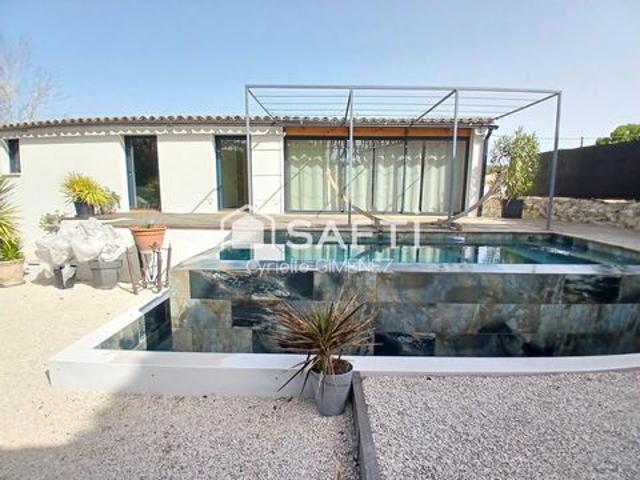 Maison moderne de 147 m2 de plain pieds, avec piscine à débordement sur Malemort du comtat