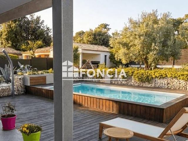 Maison moderne de 2015 188 m² avec piscine et prestations complètes