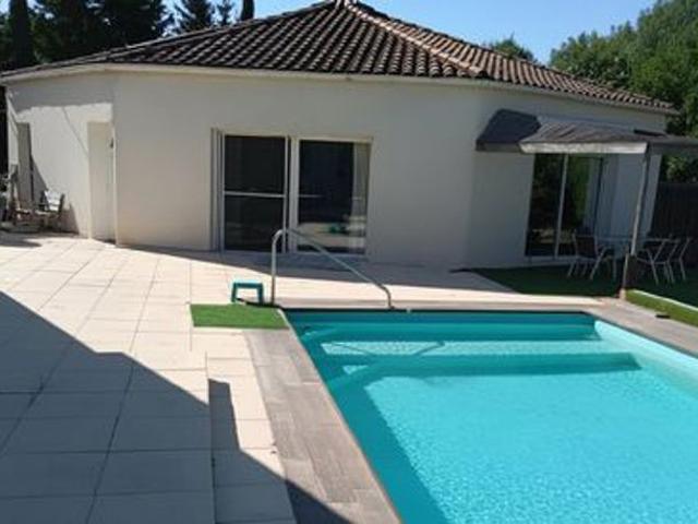 Maison moderne de plain pied d'environ 165m2 avec
