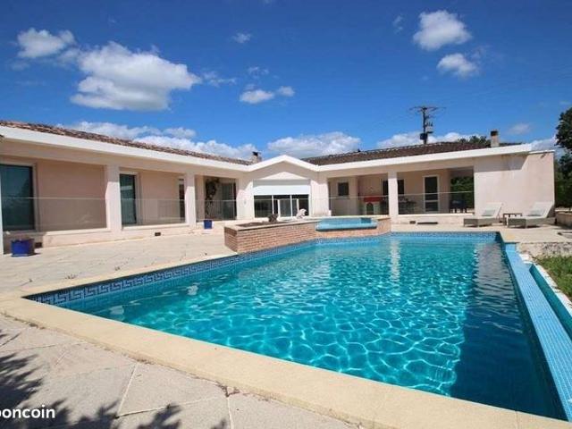 Maison moderne en position dominante | Piscine et terrasse ensoleillée | Arthès