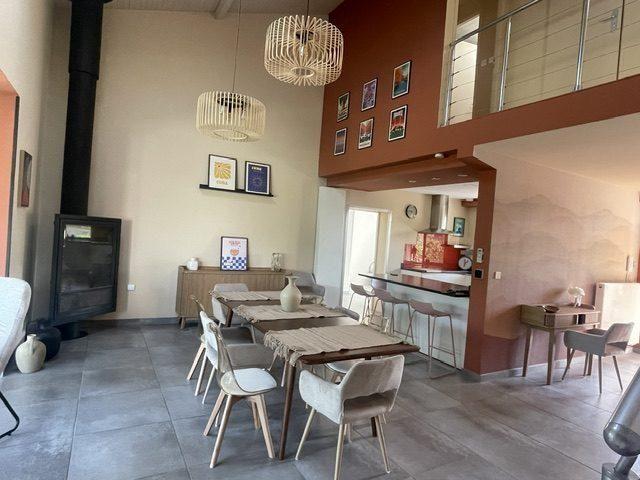 Maison meublé à louer 7 pièces 161 m²