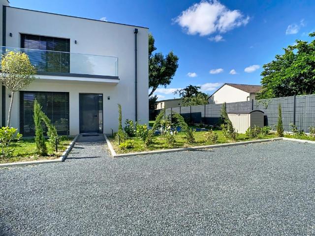 MAISON – MEUBLE – 179 M² – PISCINE – 69110 STE FOY LES LYON