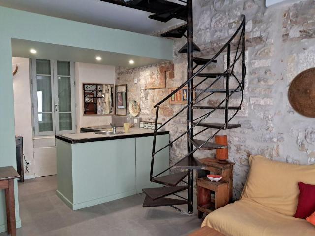 Maison meublée 50m² intramuros avec cour et balcon