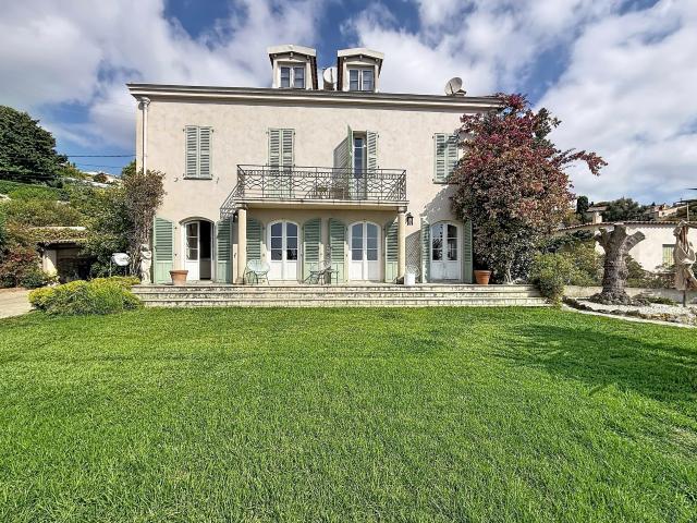 Maison meublée 6 pièces 204 m²