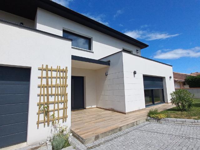 Maison meublée 5 pièces 200 m²