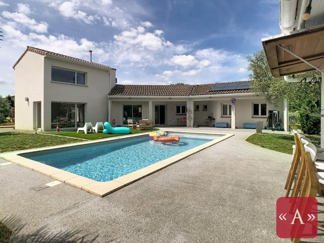 Maison meublée 6 pièces 201 m²