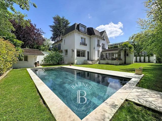 Maison meublée 6 pièces 237 m²