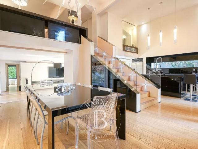 Maison meublée 6 pièces 297 m²