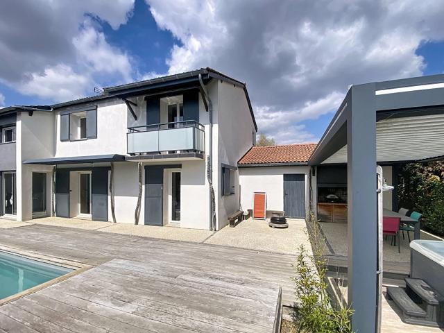 Maison meublée 7 pièces 150 m²