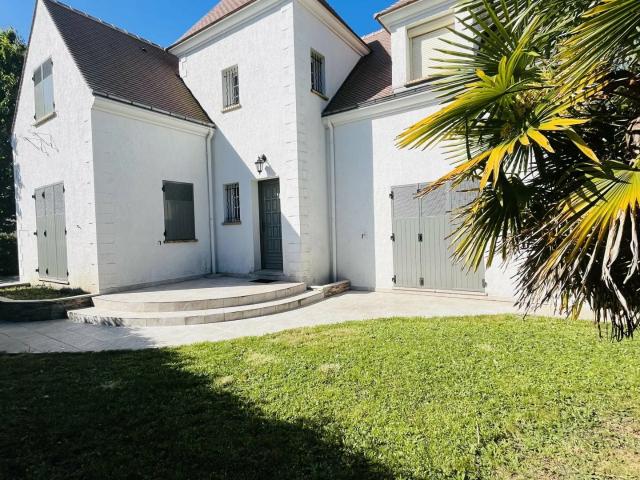 Maison meublée 7 pièces 220 m²
