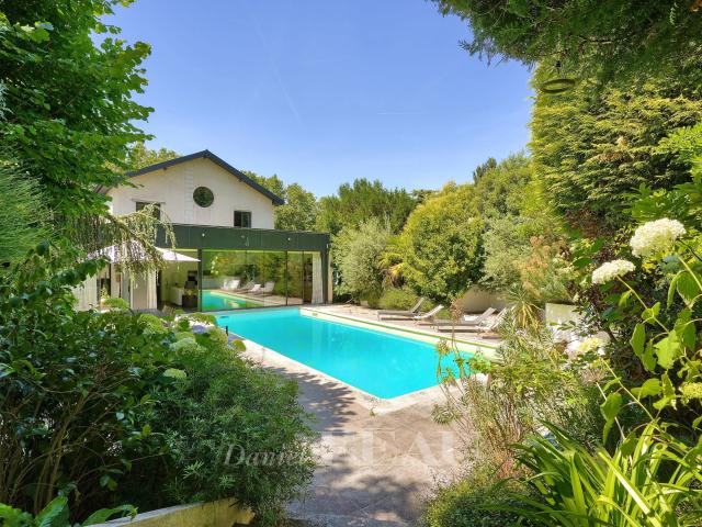 Maison meublée 8 pièces 247 m²