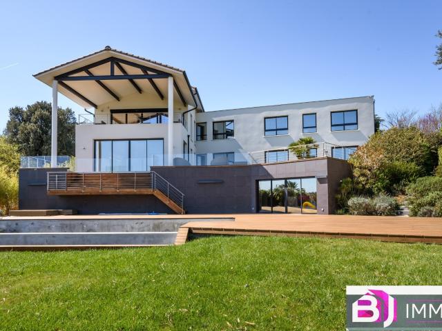 Maison meublée 10 pièces 300 m²