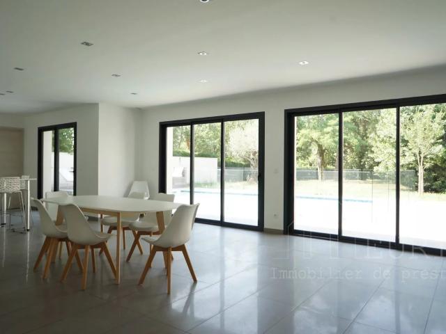 Maison meublée 10 pièces 330 m²
