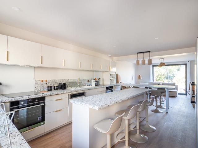 Maison meublée 15 pièces 296 m²