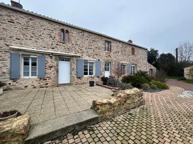 Maison meublée 177m2 à la campagne 4 chambres à MARTINET