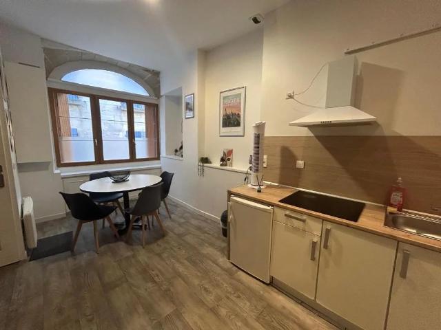 Maison T2 triplex meublée/ Rue St Roch