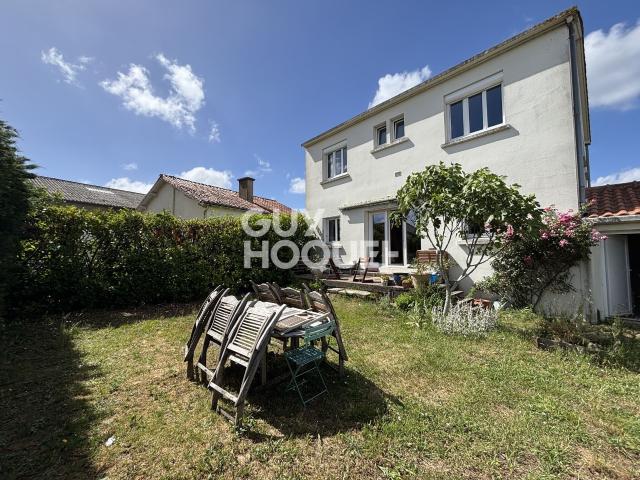 Maison meublée à louer 6 pièces de 158 m²