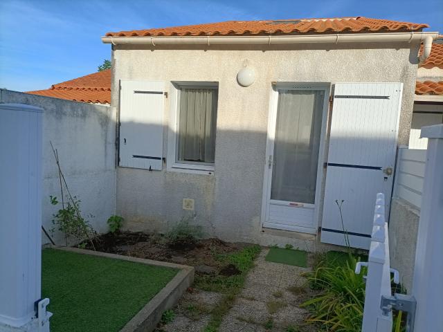 Maison MEUBLEE de type 2 bis avec courette à La Tranche sur Mer