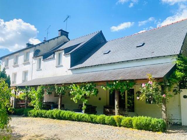 Maison meublée à la vente sur Rostrenen Brittany