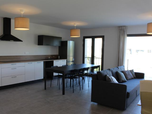 Maison meublée en location 1162 € par mois avec terrasse 4 pièces à Caromb