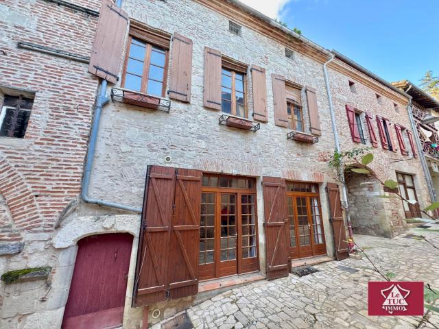 Maison médiévale dans un village classé