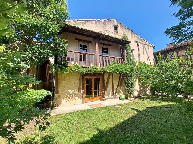 Maison Médiévale d'Exception Entièrement Rénovée au Coeur 162m² Gondrin