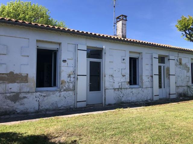MAISON MEDOCAINE EN PIERRE A RENOVER 3 CHAMBRES GARAGE GRAND