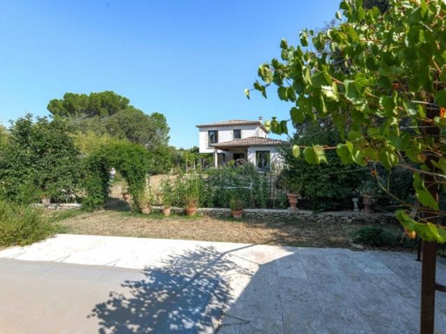 Maison méridionale avec jardin et piscine à Uzès