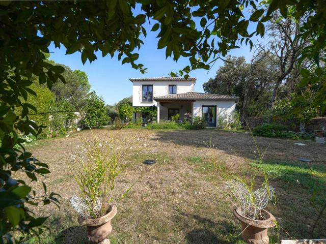 Maison méridionale avec piscine à Uzès
