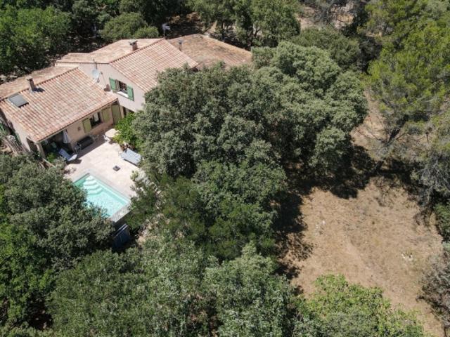 Maison méridionale de 175 m² avec jardin clos de 4.908 m² et piscine