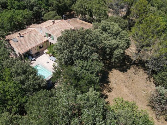 Maison méridionale de 175 m² avec jardin clos de 4.908 m² et piscine